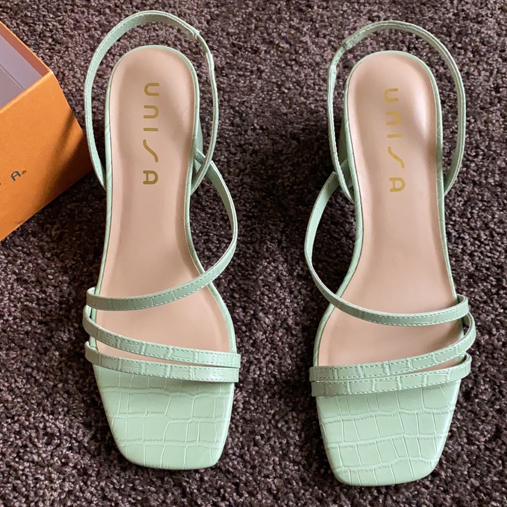 NWT Unisa Snake Skin Pastel Green Block Heel Sandal - Picture 4 of 5